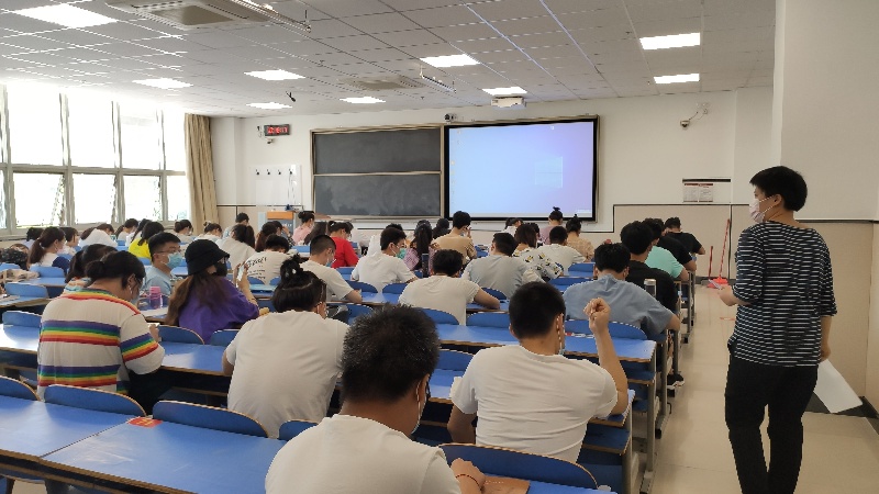 冠肺炎疫情防控宣传文稿第二临床医学院教室网格长巡查教室上课情况